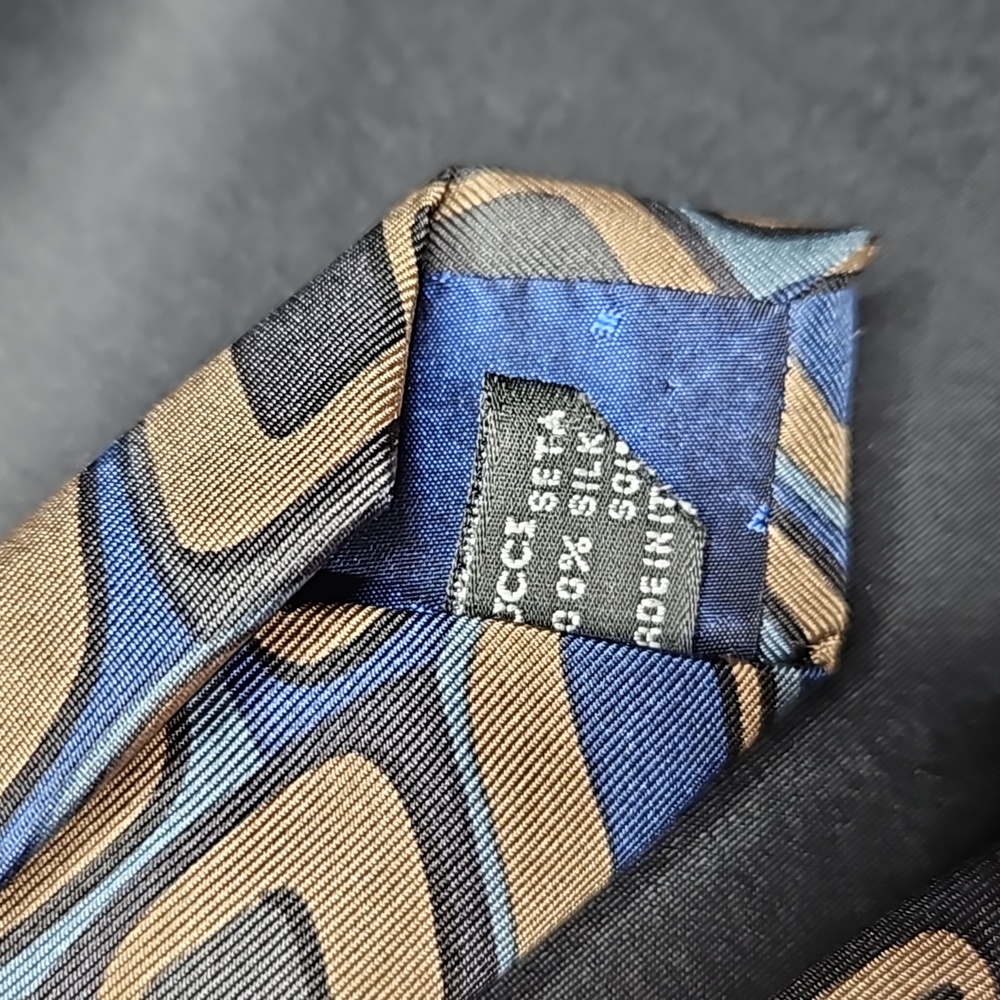 GUCCI VINTAGE ITALIAN GEOMETRIC SILK TIE IN BLACK WITH MULTICOLORS - Picture 6 of 9